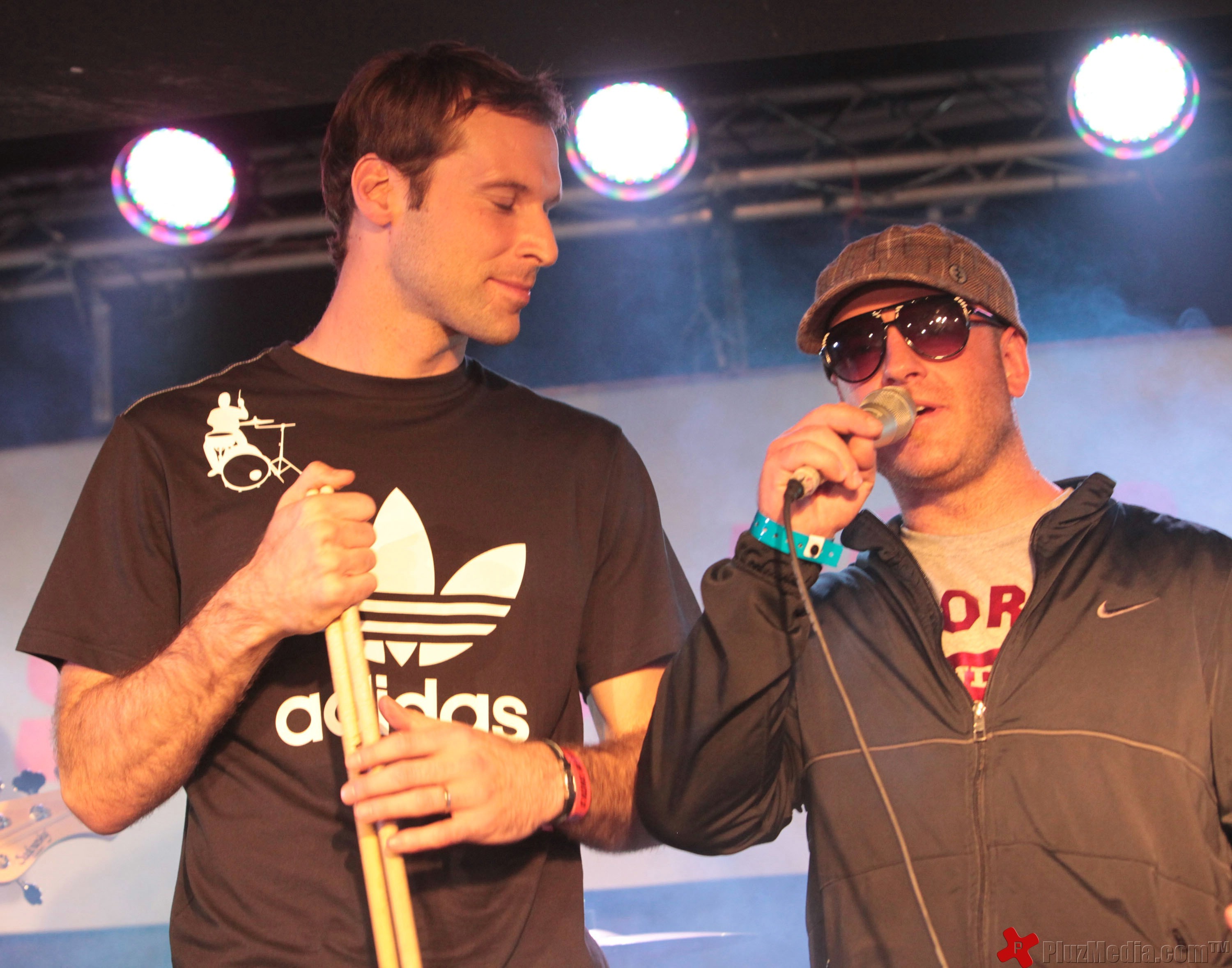 Petr Cech plays the drums with Czech rock band 'Eddie Stoilow' - Photos | Picture 98789